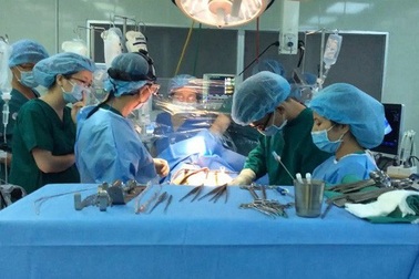 Thân nhân người hiến tạng giúp thêm viện phí cho ca nhận tim