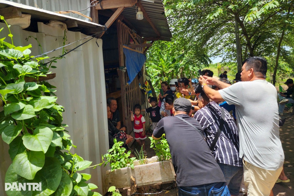 Người vợ nhặt đã quay lại, tiếp tục sống cùng ân nhân của mình - 3
