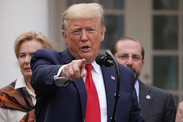 Ông Trump sắp “tung đòn” với các công ty phần mềm Trung Quốc