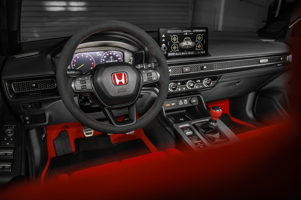 Chốt giá 2,399 tỷ đồng, Honda Civic Type R đắt gấp ba bản thường - 2 Chốt giá 2,399 tỷ đồng, Honda Civic Type R đắt gấp ba bản thường - 2