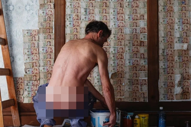 Ở nơi dùng tiền dính lên tường còn rẻ hơn mua giấy dán