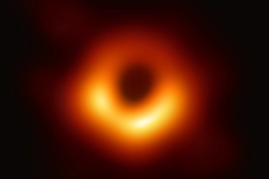 Điều gì sẽ xảy ra nếu bạn rơi vào một hố đen trong vũ trụ?