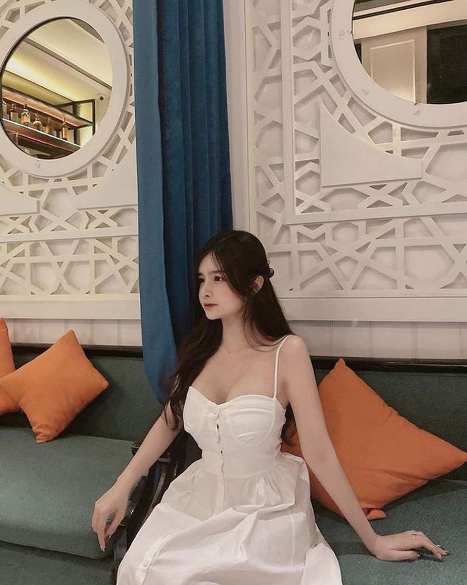 Cô gái Sài thành được ca ngợi xinh như búp bê đời thực - 6 Cô gái Sài thành được ca ngợi xinh như búp bê đời thực - 6