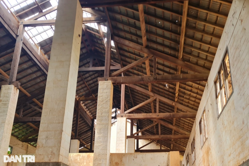 Nhà kho Bảo Đại sát trường xuống cấp, thầy trò thấp thỏm - 5 Nhà kho Bảo Đại sát trường xuống cấp, thầy trò thấp thỏm - 5