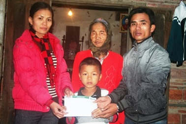 Niềm vui đến với cậu bé nghèo 8 tuổi