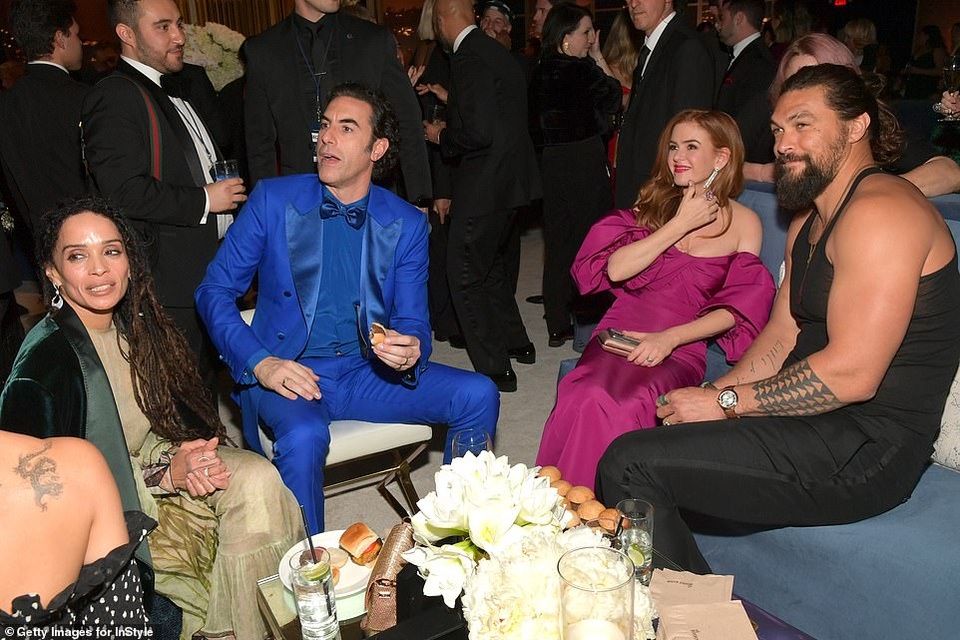 Vợ Justin Bieber khoe chân dài, Paris Hilton diện váy xuyên thấu dự tiệc Quả Cầu Vàng - 37 Vợ Justin Bieber khoe chân dài, Paris Hilton diện váy xuyên thấu dự tiệc Quả Cầu Vàng - 37