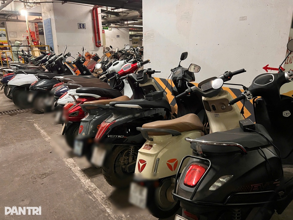Chung cư ở Hà Nội cấm gửi xe điện: Dân sốc vì vừa bán xe xăng mua xe điện - 2