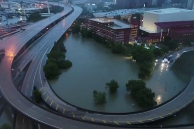 Thành phố Houston, Mỹ chìm trong biển nước nhìn từ trên cao