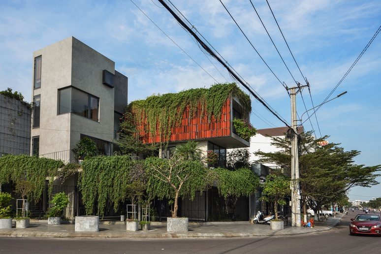 Căn nhà phố hóa vườn treo Babylon xanh mướt ngay ngã tư TP Quy Nhơn
