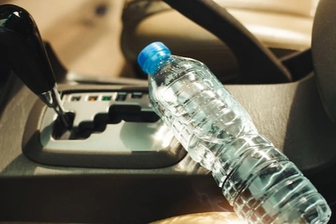 Chai nước suối khiến chủ chiếc Hyundai phải trả gần 12.000 USD tiền sửa xe