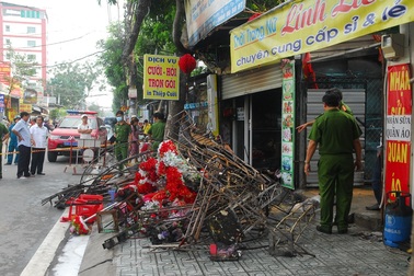 Cháy tiệm cưới hỏi, cả gia đình 3 người tử vong