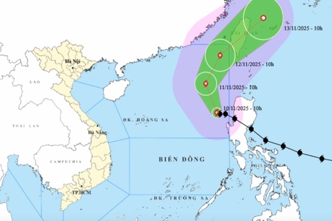 Bão Phượng Hoàng gây sóng cao 10m ở Biển Đông