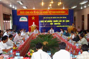 Phát triển du lịch Tây Nguyên theo hướng sinh thái và văn hoá