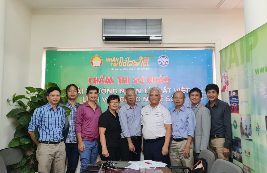 Hội đồng giám khảo lĩnh vực Công nghệ số của Giải thưởng Nhân tài Đất Việt 2023 bao gồm các giáo sư, chuyên gia đầu ngành trong lĩnh vực CNTT-TT. Hội đồng giám khảo lĩnh vực Công nghệ số của Giải thưởng Nhân tài Đất Việt 2023 bao gồm các giáo sư, chuyên gia đầu ngành trong lĩnh vực CNTT-TT.