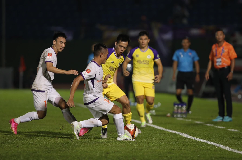Tuấn Hải lập siêu phẩm, Hà Nội FC đánh bại Bình Dương - 3 Tuấn Hải lập siêu phẩm, Hà Nội FC đánh bại Bình Dương - 3
