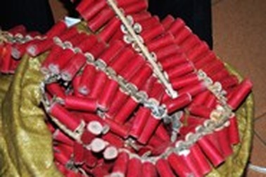 2 học sinh chế tạo 23kg pháo nổ đem bán kiếm tiền ăn tiêu