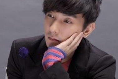 Quản lý cũ của nhóm nhạc nữ bị tố cưỡng dâm người đồng giới 