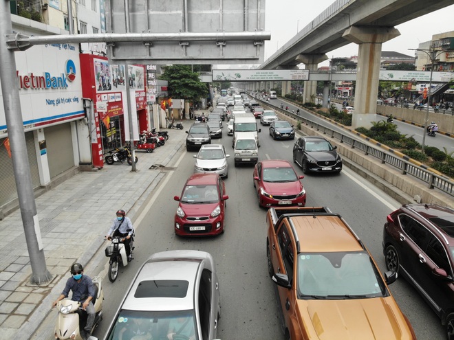 Ngày đầu nghỉ lễ: Nhiều tuyến đường cửa ngõ thủ đô ùn tắc từ sáng đến trưa - 15 Ngày đầu nghỉ lễ: Nhiều tuyến đường cửa ngõ thủ đô ùn tắc từ sáng đến trưa - 15