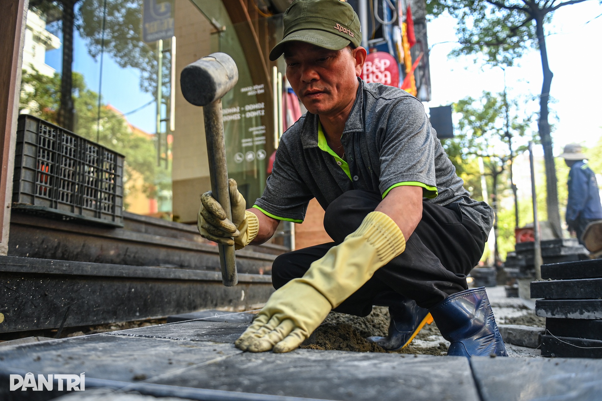 Nhiều vỉa hè ở Hà Nội được thay áo mới - 5