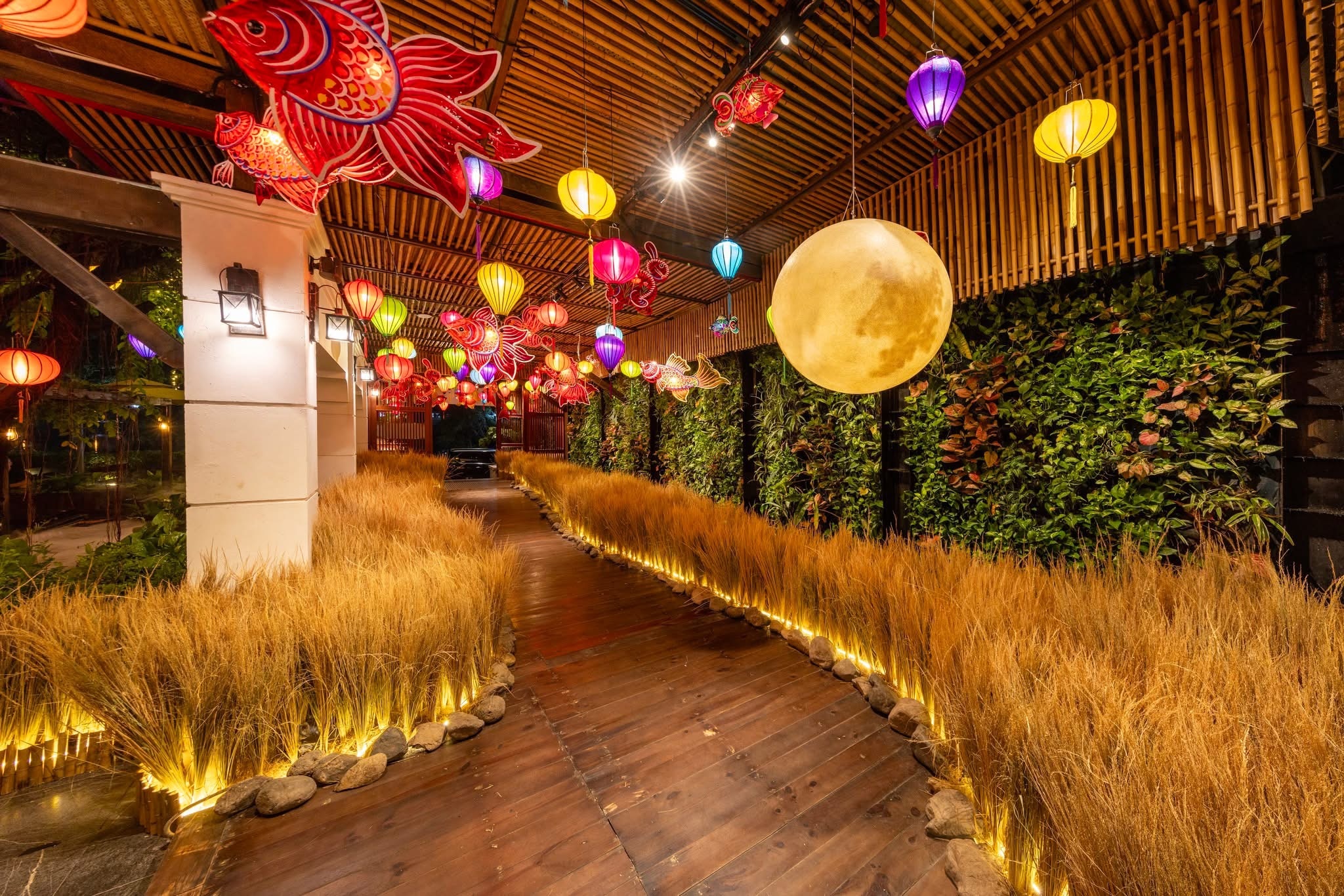 5 cafes and restaurants with beautiful Mid-Autumn decorations to attract customers in Hanoi - 7 5 quán cà phê, nhà hàng trang trí Trung thu đẹp hút khách tại Hà Nội - 7