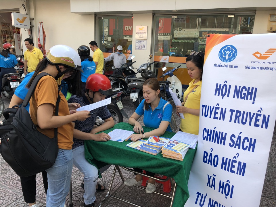 TPHCM: 320 doanh nghiệp được tạm dừng đóng BHXH trên 100 tỷ đồng - 2 TPHCM: 320 doanh nghiệp được tạm dừng đóng BHXH trên 100 tỷ đồng - 2