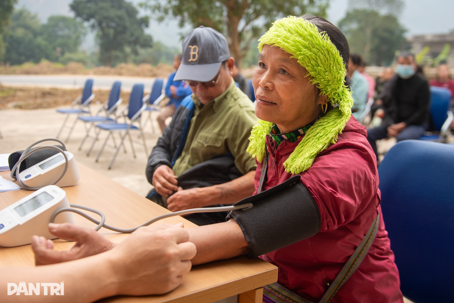 “Người dân mong các bác sĩ như mong nắng sau bão” - 5 “Người dân mong các bác sĩ như mong nắng sau bão” - 5
