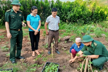 20.000 đồng của người lính biên phòng giúp dân vùng biên "đuổi" nghèo