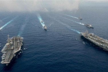 Hai tàu sân bay Mỹ phô diễn sức mạnh ở vùng biển Philippines