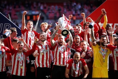 Brentford thăng hạng Premier League sau trận đấu đắt giá nhất thế giới