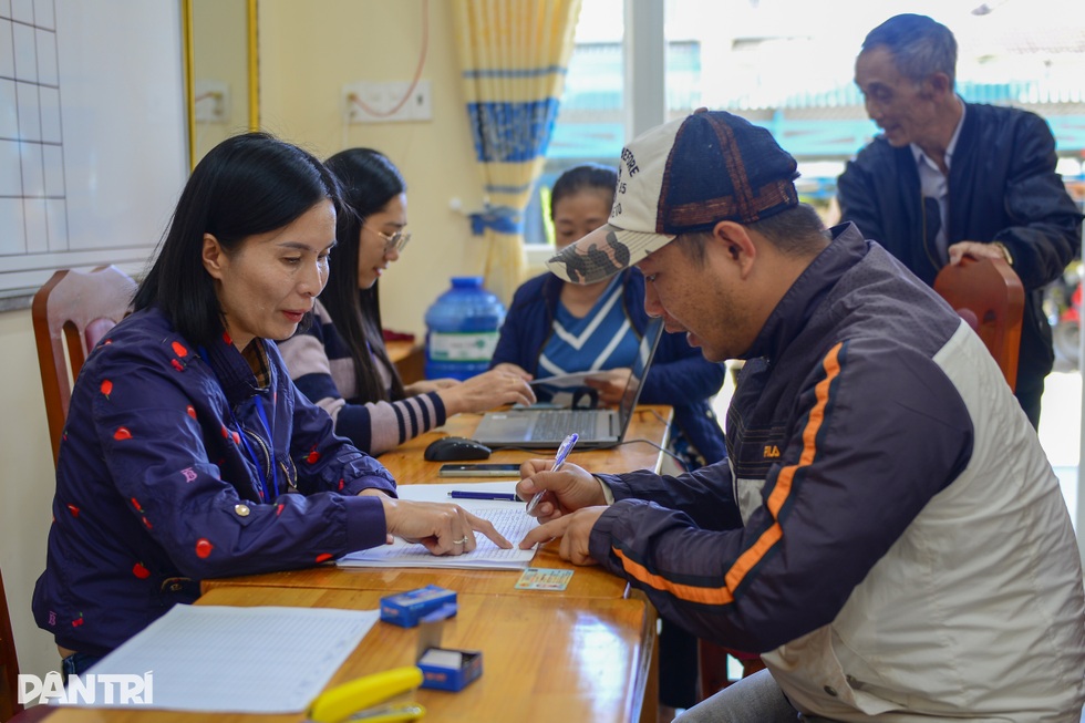 Bà con miền Nam nhận quà Tết Độc lập: Nhà mở tiệc, người giữ tiền kỷ niệm - 6 Bà con miền Nam nhận quà Tết Độc lập: Nhà mở tiệc, người giữ tiền kỷ niệm - 6