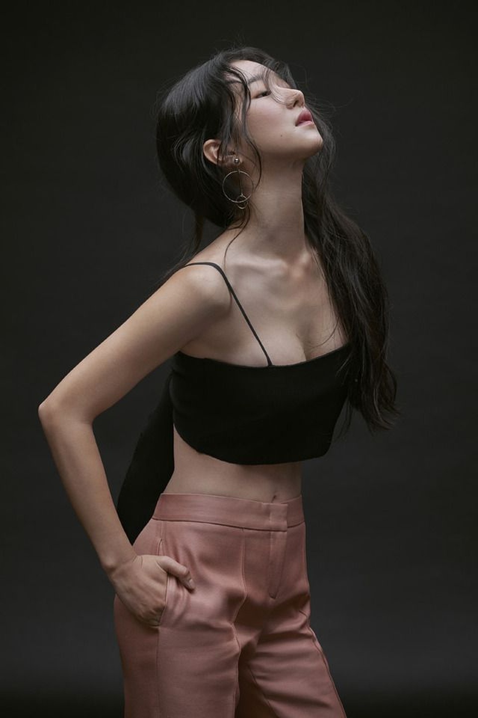 Fan phát sốt với vòng eo siêu nhỏ của nữ chính “Điên thì có sao” - 9 Fan phát sốt với vòng eo siêu nhỏ của nữ chính “Điên thì có sao” - 9