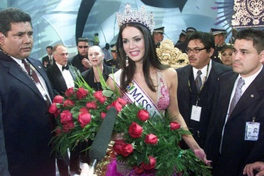 Tổng thống Venezuela nhận trách nhiệm vụ hoa hậu bị sát hại