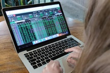 Tiền đang "ngập" thị trường chứng khoán