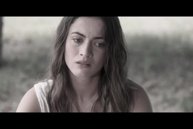 Elizabeth Hurley tự tin đóng cảnh "nóng" trong phim do con trai đạo diễn