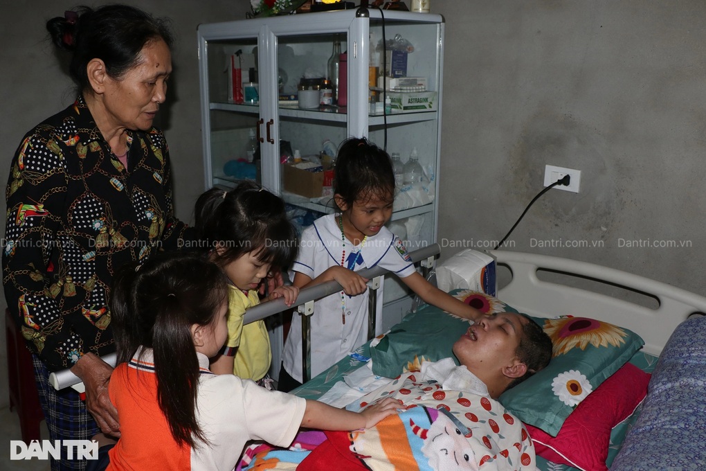 Xót xa vợ bị chồng đánh nhừ tử, nằm liệt giường, 3 đứa trẻ bơ vơ tội nghiệp - 3 Xót xa vợ bị chồng đánh nhừ tử, nằm liệt giường, 3 đứa trẻ bơ vơ tội nghiệp - 3