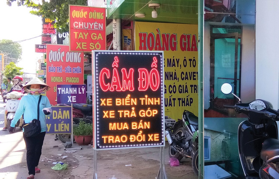 Bất thường việc hàng loạt tiệm cầm đồ hét lãi suất...trên trời! - 1 Bất thường việc hàng loạt tiệm cầm đồ hét lãi suất...trên trời! - 1