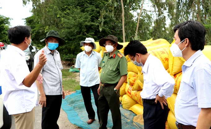 Chủ tịch UBND tỉnh Đồng Tháp kiểm tra công tác phòng, chống dịch Covid-19 ở khu vực biên giới - Ảnh 6.