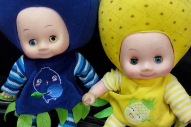 Kiểm tra, thu hồi búp bê trái cây có chứa chất cực độc