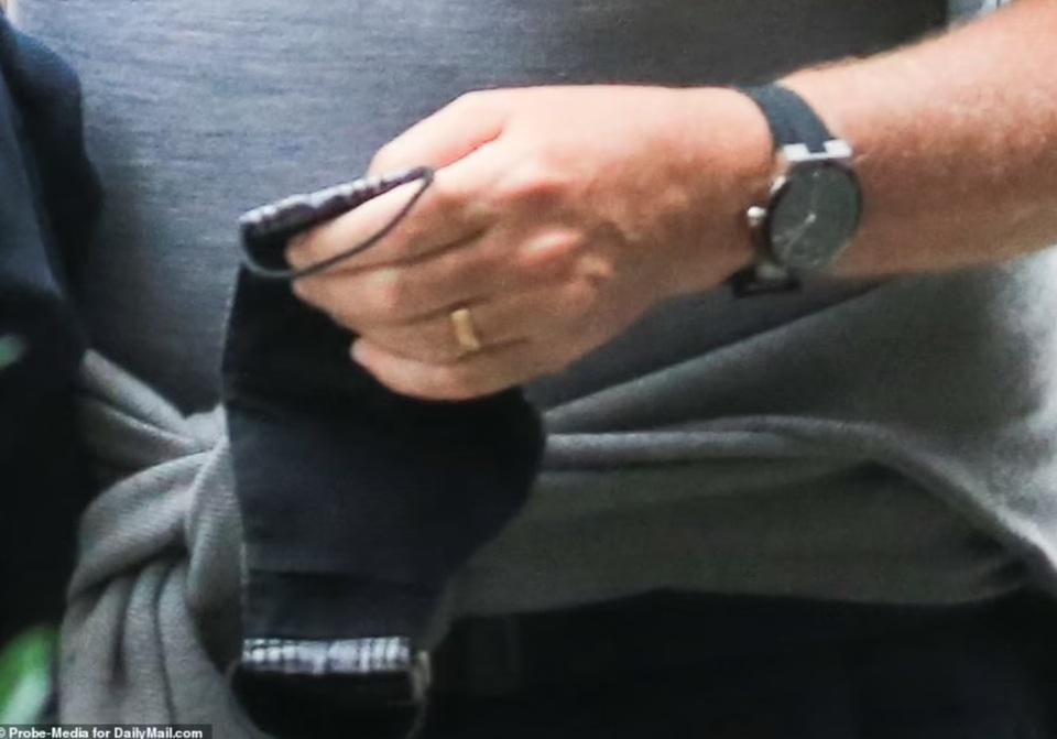 Bill Gates vẫn đeo nhẫn cưới sau tuyên bố ly hôn, tại sao? - 2 Bill Gates vẫn đeo nhẫn cưới sau tuyên bố ly hôn, tại sao? - 2