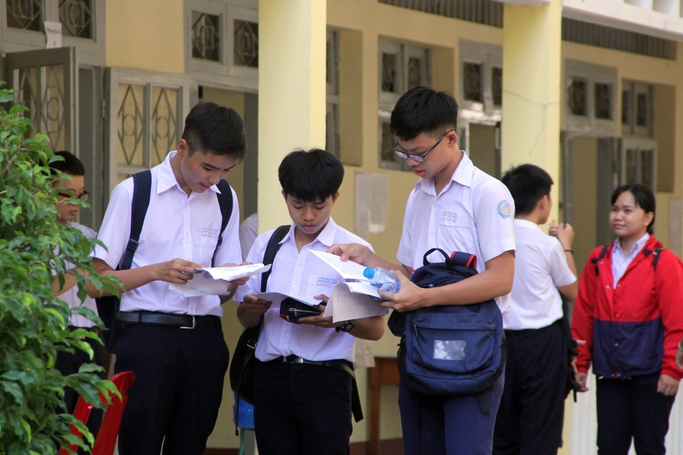Phú Yên lùi thời gian thi tuyển sinh vào lớp 10, lên phương án xét tuyển - 1 Phú Yên lùi thời gian thi tuyển sinh vào lớp 10, lên phương án xét tuyển - 1