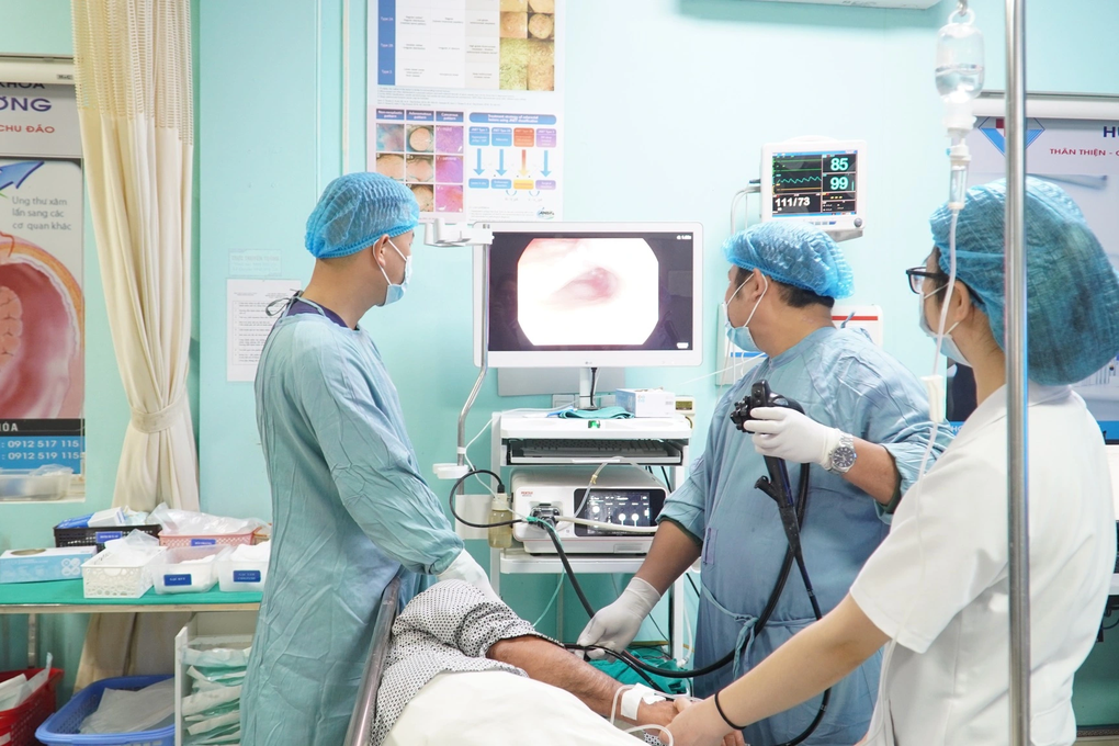 Ngày Tết, chú ý dấu hiệu đau bụng âm ỉ, ợ chua - 1 Ngày Tết, chú ý dấu hiệu đau bụng âm ỉ, ợ chua - 1