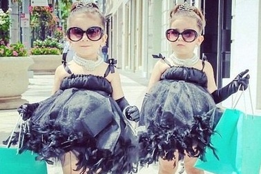 Cặp chị em song sinh 4 tuổi sành điệu nhất Instagram