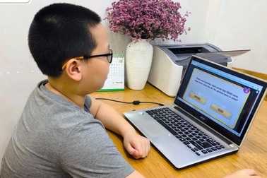 Trẻ học trực tuyến: "Cô ơi, cô… biến mất đâu rồi?"