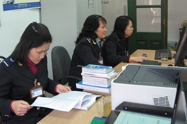 Các doanh nghiệp thiệt hại về việc bị Hải quan “làm khó” có thể khởi kiện ra tòa