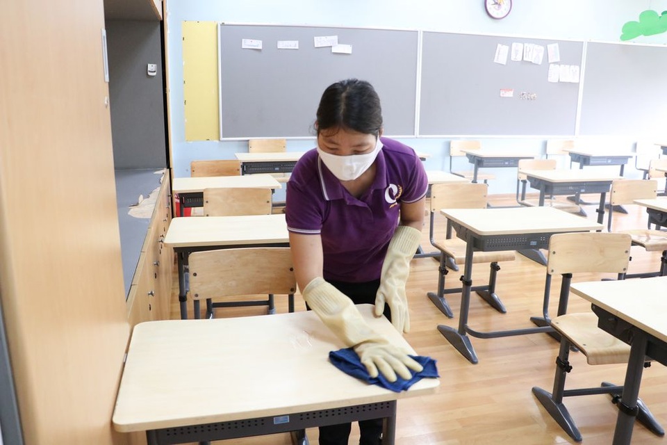 Covid-19: Nhiều giáo viên làm việc gấp đôi trong ngày đầu trở lại trường - 1 Covid-19: Nhiều giáo viên làm việc gấp đôi trong ngày đầu trở lại trường - 1