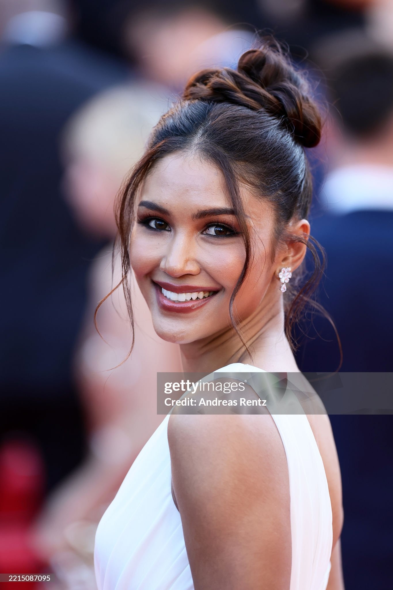Thảm đỏ Cannes 2025: Tom Cruise phong độ và điển trai giữa dàn mỹ nhân - 16 Thảm đỏ Cannes 2025: Tom Cruise phong độ và điển trai giữa dàn mỹ nhân - 16