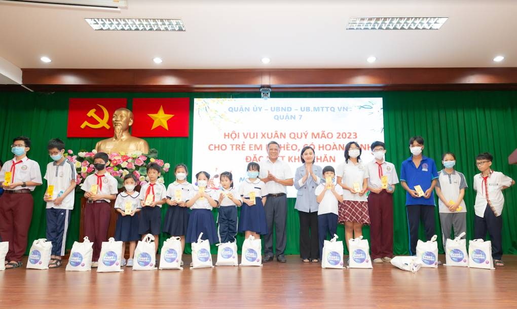 Hơn 10.000 người được Unilever hỗ trợ nhân dịp Tết Nguyên đán - 3 Hơn 10.000 người được Unilever hỗ trợ nhân dịp Tết Nguyên đán - 3