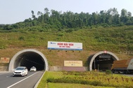 Tỉnh Thừa Thiên Huế kiến nghị lùi tăng phí qua hầm Hải Vân tới ngày 1/6