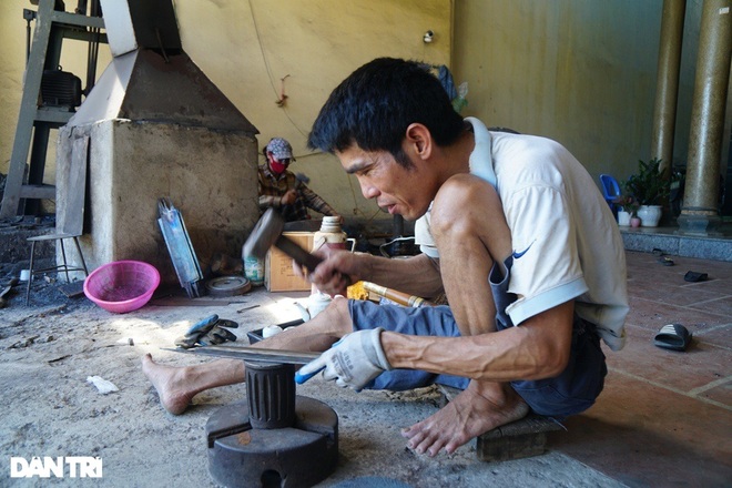 Những người làm việc bên lò than rực lửa giữa trời nắng 40 độ C - 14 Những người làm việc bên lò than rực lửa giữa trời nắng 40 độ C - 14