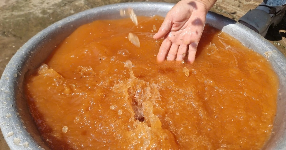 Nước giếng ở khu tái định cư đục vàng như mật